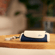 Ploom AURA Denim Leather Fusion Solo futrola na stolu
